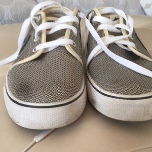 Men’s skate sneakers